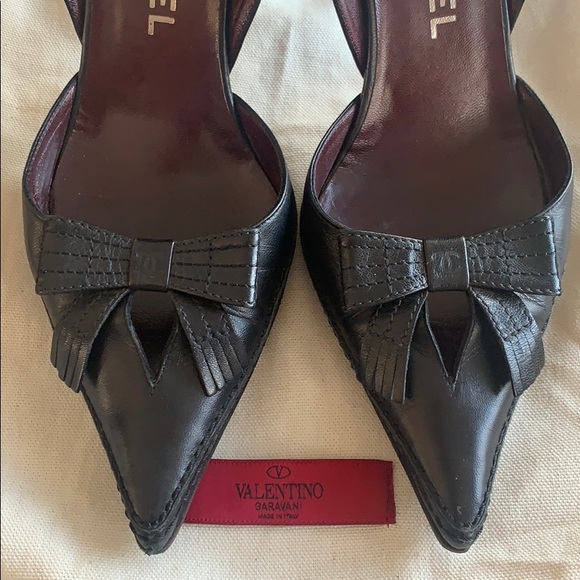 CHANEL Bow Logo Leather Heels Size 38.5 - Picture 2 of 10